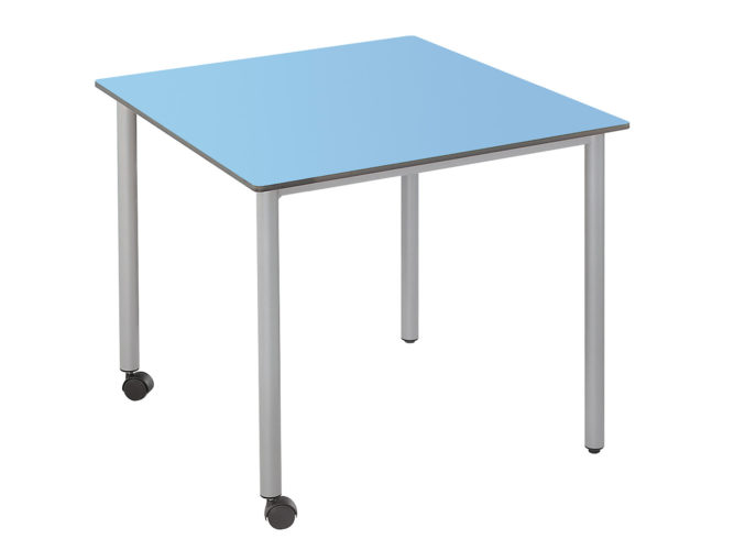 73x73 cm négyzet asztal, görgővel
