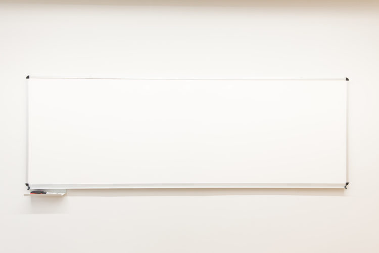 300 x 120 cm, fehér zománc felület